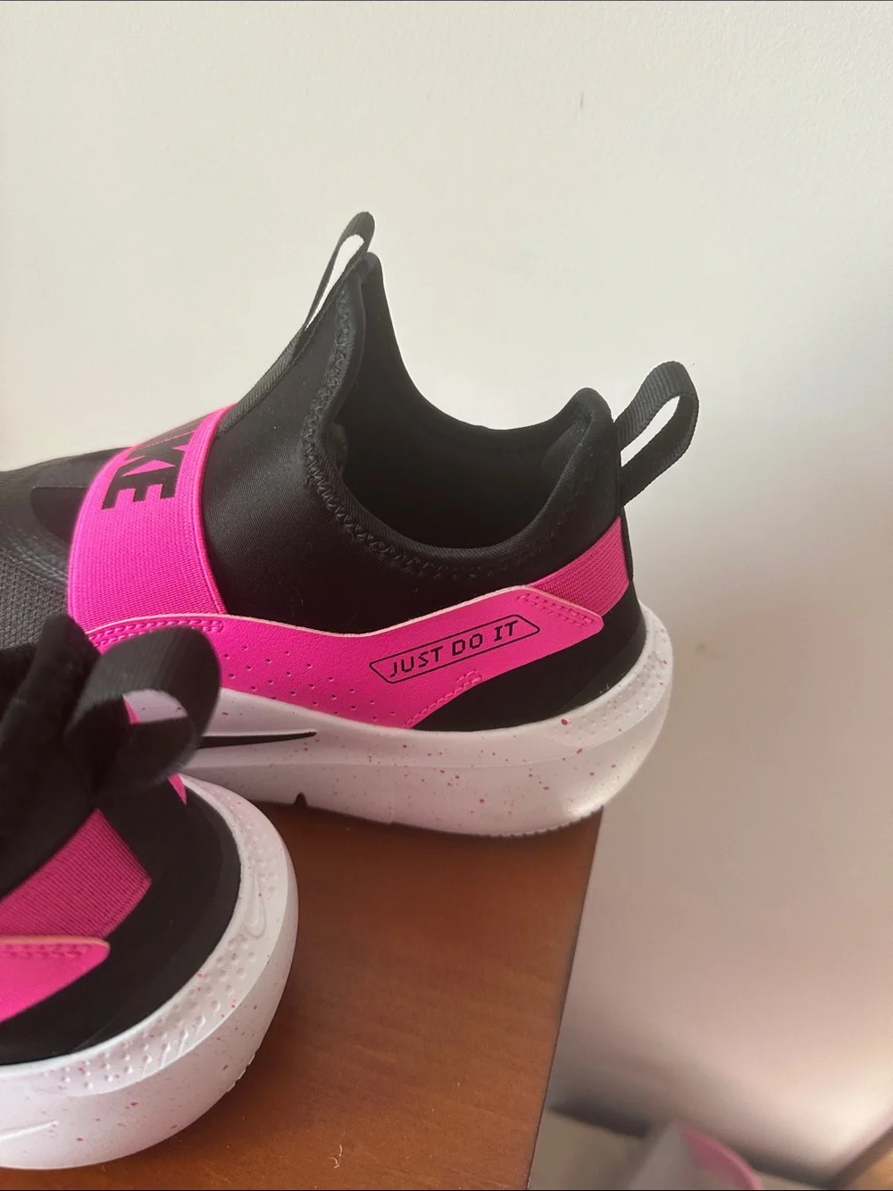 NWOT Nike Kids Black & Hot Pink Slip-On Sneaker 6.5 Y